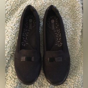 BZees Womens loafers 8.5 medium new